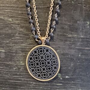 Elegant Black and Gold Pendant Necklace